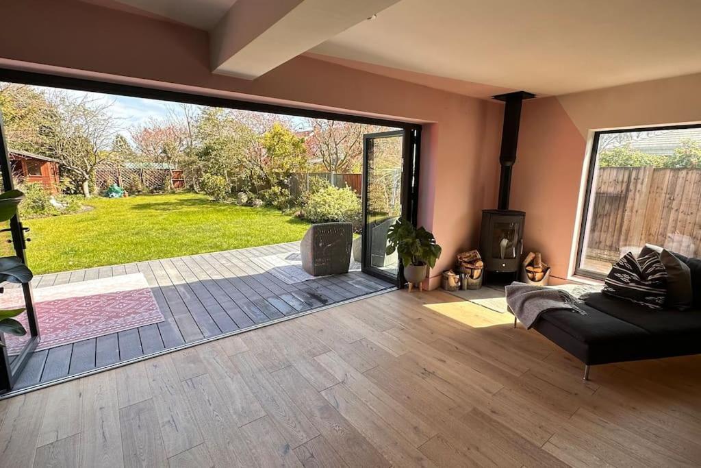 Formby, Spacious True Bungalow Steps From Beach Экстерьер фото