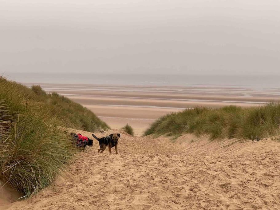 Formby, Spacious True Bungalow Steps From Beach Экстерьер фото