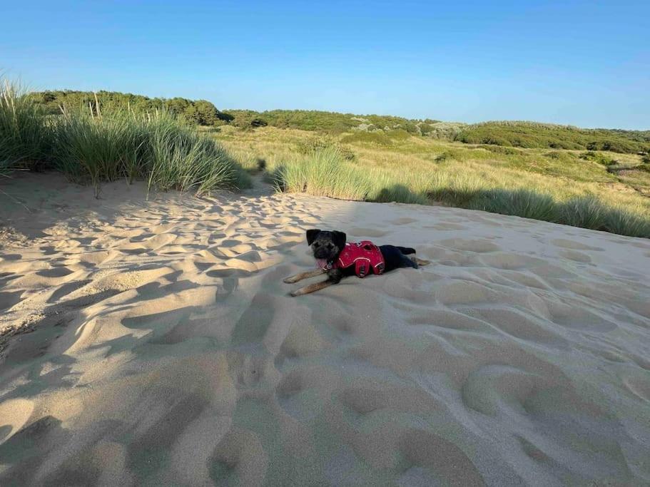 Formby, Spacious True Bungalow Steps From Beach Экстерьер фото